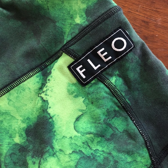 Small Fleo shorts - Picture 2 of 3